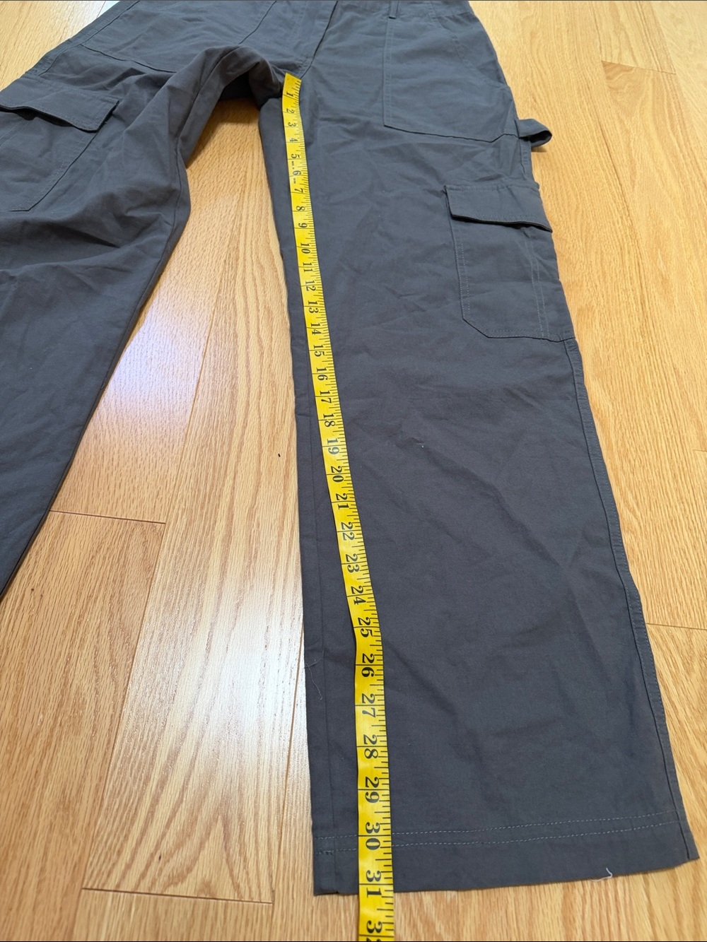 White fox charcoal gray small cargo pants. - Picture 5 of 9